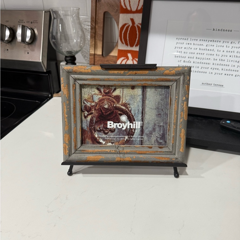Broyhill Wood Metal Picture Photo Frame Easel Stand Holds 5x7 Pictures